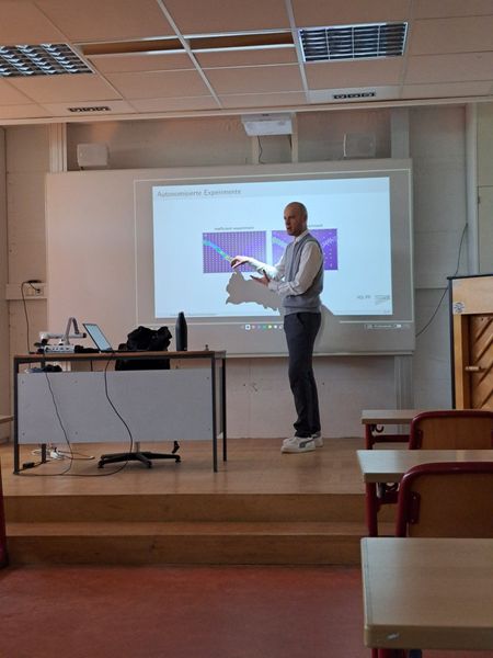 Besuch eines Hochschuldozenten für Angewandte Mathematik 