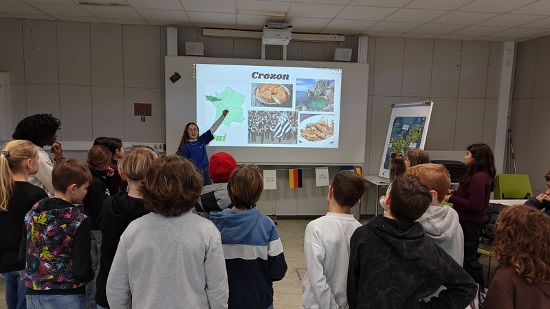 FranceMobil zu Besuch in den 5. Klassen
