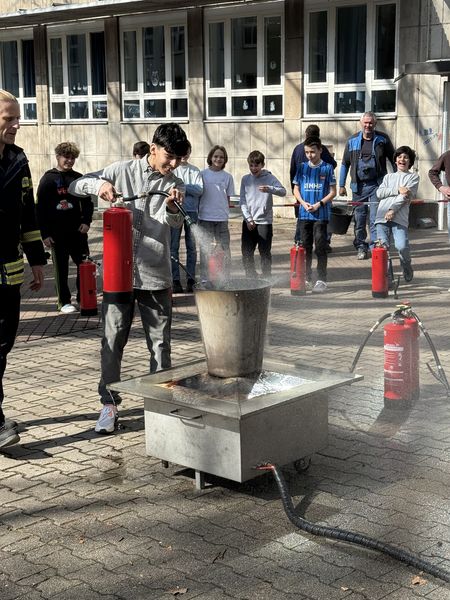 Katastrophenschutztag der Klassen 6a und 6b in der Jahnhalle